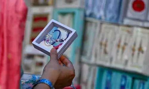 రాఖీ కట్టించుకున్న కొన్ని గంటలకే.. అత్యాచారం చేశాడు