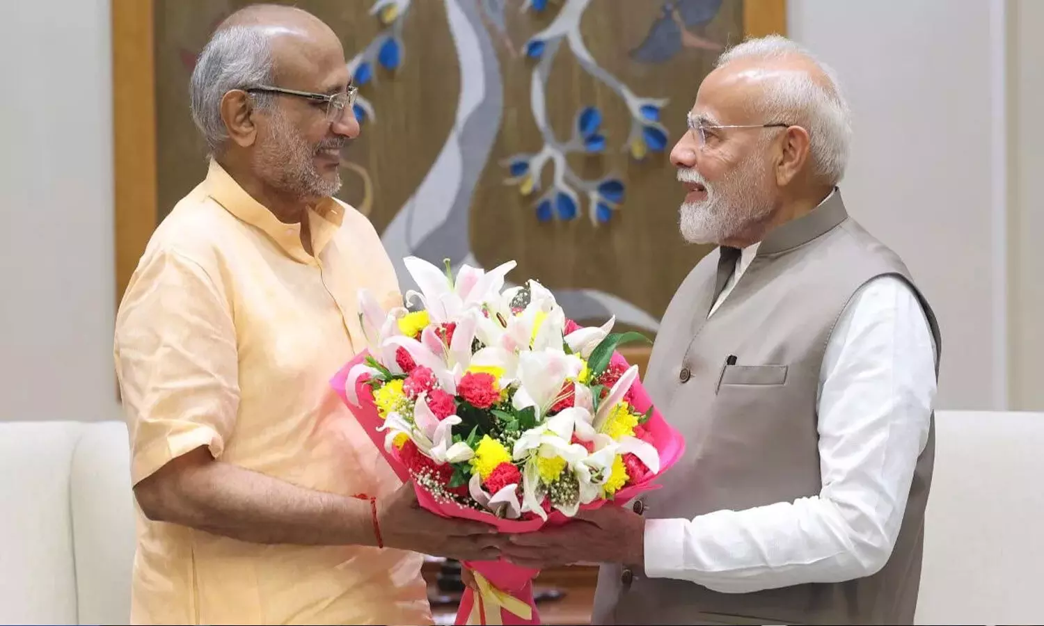 ప్రధాని మోదీని కలిసిన ఉపరాష్ట్రపతి అభ్యర్థి సీపీ రాధాకృష్ణన్ ప్రధాని మోదీని కలిసిన ఉపరాష్ట్రపతి అభ్యర్థి సీపీ రాధాకృష్ణన్