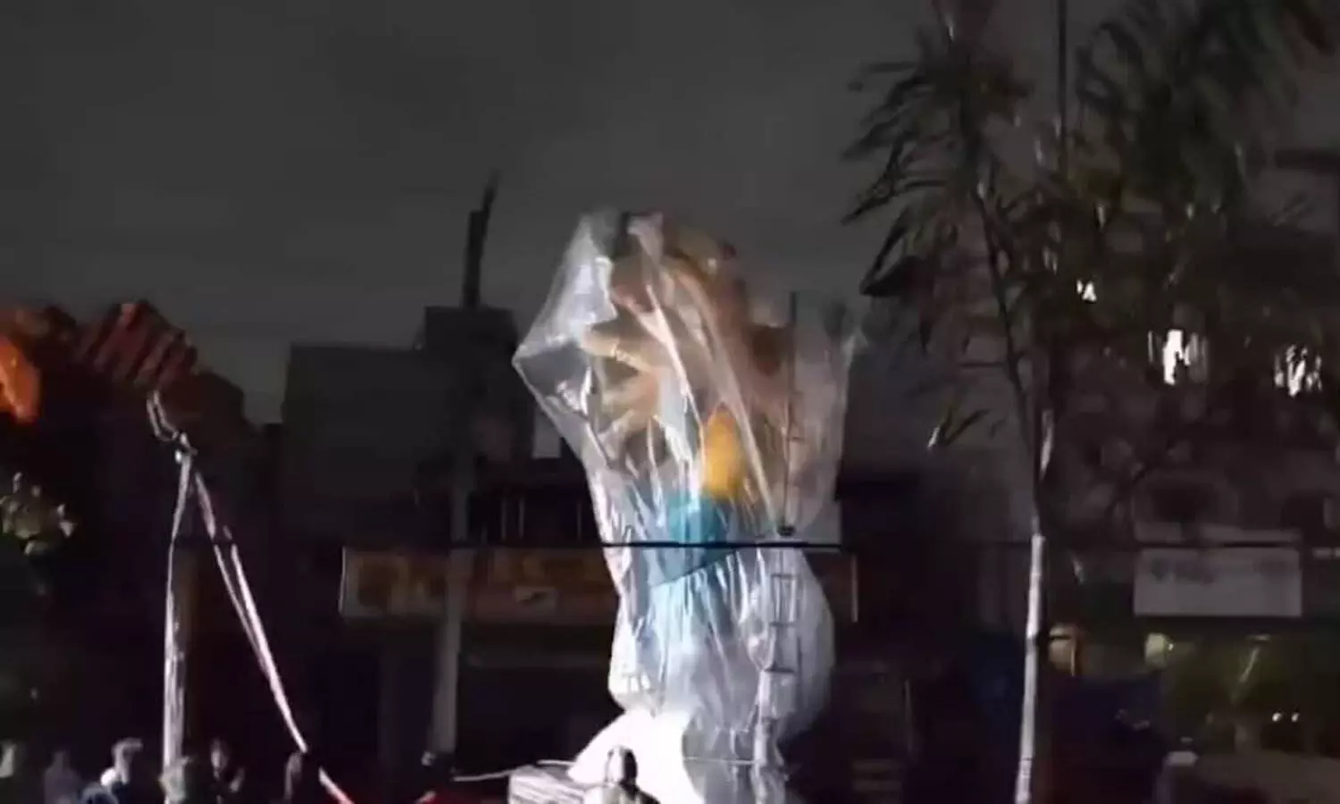 Two electrocuted , transporting Ganesh idol, Hyderabad, Bandlaguda Two electrocuted , transporting Ganesh idol, Hyderabad, Bandlaguda