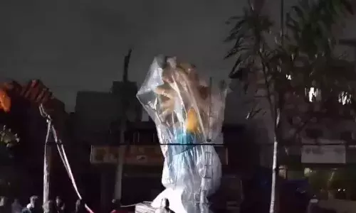 Two electrocuted , transporting Ganesh idol, Hyderabad, Bandlaguda