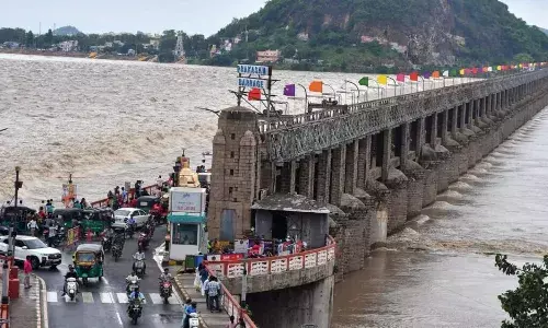 Flood, Prakasam Barrage, First warning, APnews