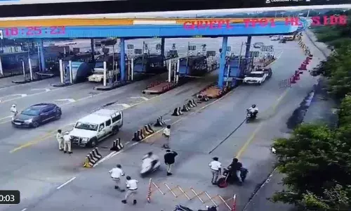 Two wheeler rider rams, traffic constable, Pantangi tollgate, cop seriously injured, Telangana
