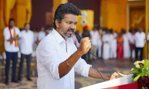 పొత్తుల్లేవ్.. సింహం వేటాడేందుకు వచ్చింది : దళపతి విజయ్