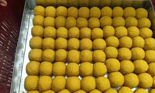 2 లడ్డూలు ఇవ్వలేదని సీఎంకు ఫిర్యాదు.. బుజ్జగించేందుకు ప్రయత్నించినా తగ్గలేదు..!