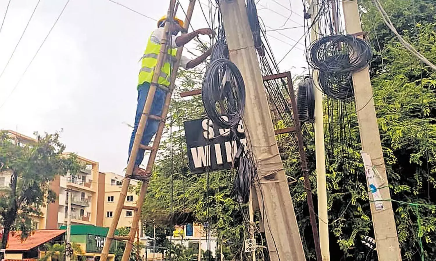 Unauthorised Cables, Power Poles, Telangana High Court Unauthorised Cables, Power Poles, Telangana High Court