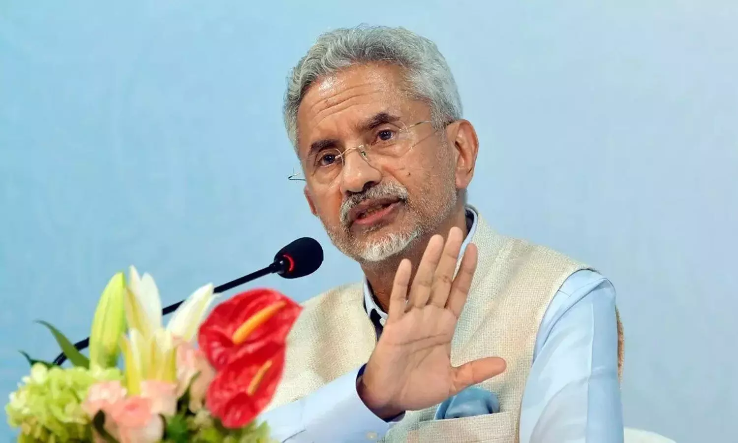 భారత్-పాక్ సమస్యలో మధ్యవర్తిత్వం అంగీకరించలేదు.. ఈ కౌంటర్ ఎవరికో తెలుసా.? భారత్-పాక్ సమస్యలో మధ్యవర్తిత్వం అంగీకరించలేదు.. ఈ కౌంటర్ ఎవరికో తెలుసా.?