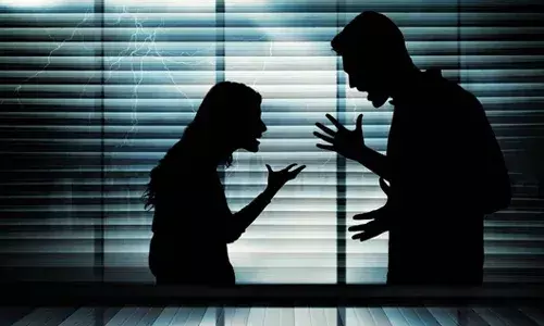 నిన్ను చంపి బ్లూ డ్రమ్లో వేస్తా.. భర్తను బెదిరించిన భార్య