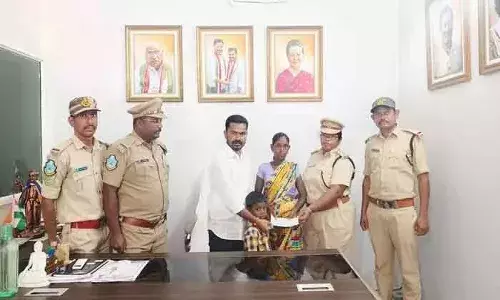 అడవి పంది దాడిలో గిరిజనుడు మృతి.. 10 లక్షల సాయం