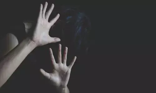 సొంత సోదరిని కత్తితో బెదిరించి అత్యాచారం