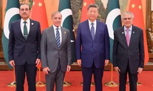 ప్రధాని మోదీ భారత్కు రాగానే.. చైనా అధ్యక్షుడి చుట్టూ చేరిన పాక్ నేతలు..!