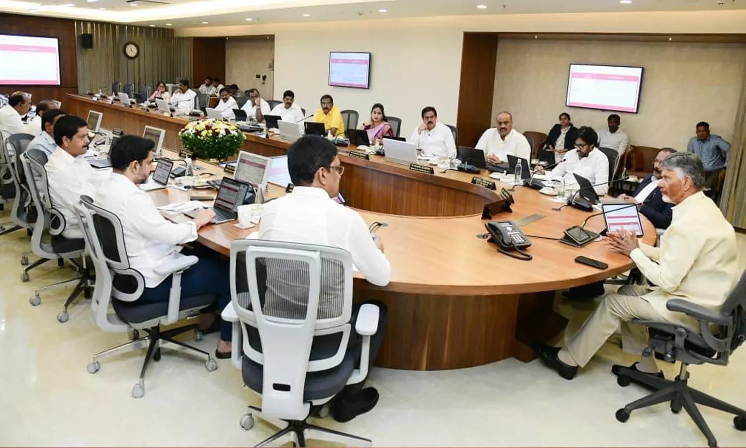 ఏపీ కేబినెట్ భేటీలో తీసుకున్న కీలక నిర్ణయాలివే.. ఏపీ కేబినెట్ భేటీలో తీసుకున్న కీలక నిర్ణయాలివే..