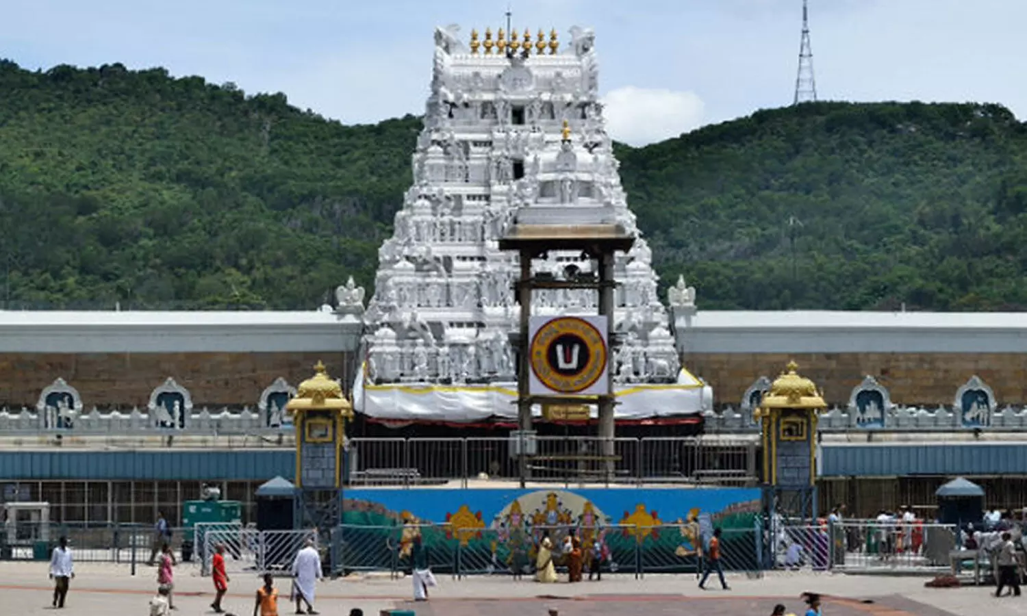 శ్రీవారి ఆలయం మాత్రమే కాదు.. ఈ ఆలయాలు కూడా మూసివేత!! శ్రీవారి ఆలయం మాత్రమే కాదు.. ఈ ఆలయాలు కూడా మూసివేత!!