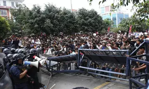 ప్రధాని అలా చేయడం నచ్చలేదు.. ఎదురు తిరిగిన సోషల్ మీడియా యూజర్లు