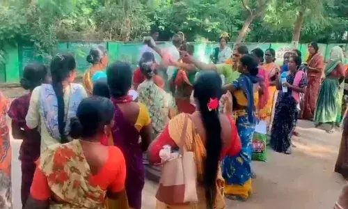 Telangana, Siddipet District, Gajwel, Agriculture Society, Urea Shortage, Womens Clash
