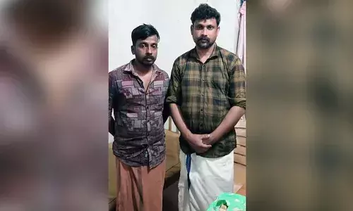 National News, Kerala, Panapuzha, Men hunt python, Forest officials