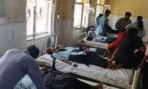 స్కూల్‌లో మధ్యాహ్నం భోజనం తిని.. ఆస్పత్రిపాలైన 90 మంది విద్యార్థులు