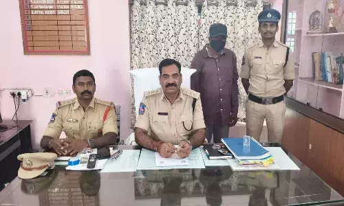 అనారోగ్యంతో బాధపడుతున్న తల్లిని చూసుకోలేక దారుణానికి ఒడిగట్టిన కొడుకు