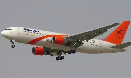 Afghan Boy,  Delhi, Plane, Landing Gear,