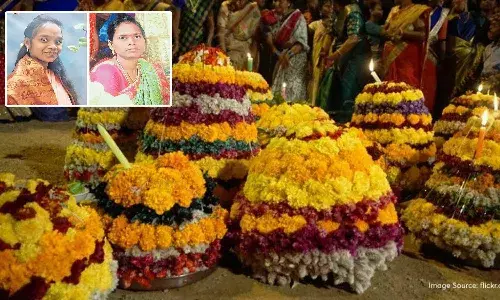 Telangana, Two women die, heart attack, Bathukamma