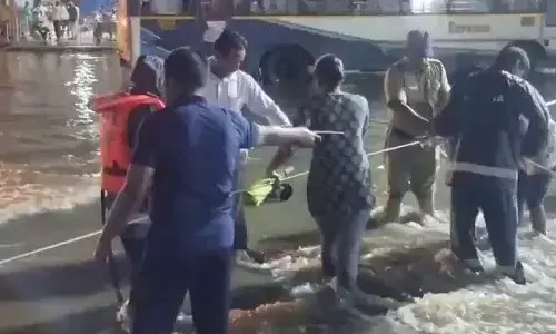 Heavy rains, Hyderabad, Musi River, Submerged houses, MGBS