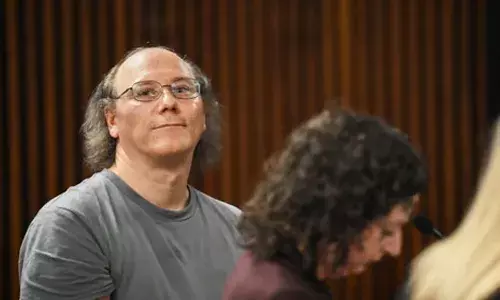 షాకింగ్.. టీవీ ఇంటర్వ్యూలో ఎనిమిదేళ్ల క్రితం తల్లిదండ్రులను ఎలా చంపాడో చెప్పాడు..!