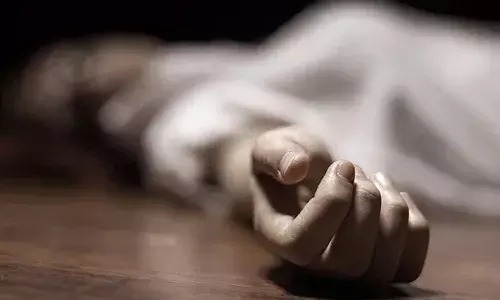 తల్లిని రాడ్తో కొట్టి చంపిన కూతురు