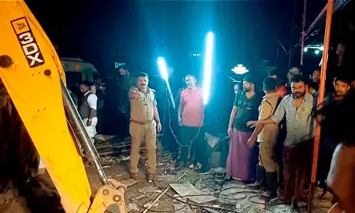 సెప్టిక్ ట్యాంక్లో ప్రాణాలు కోల్పోయిన ముగ్గురు కార్మికులు