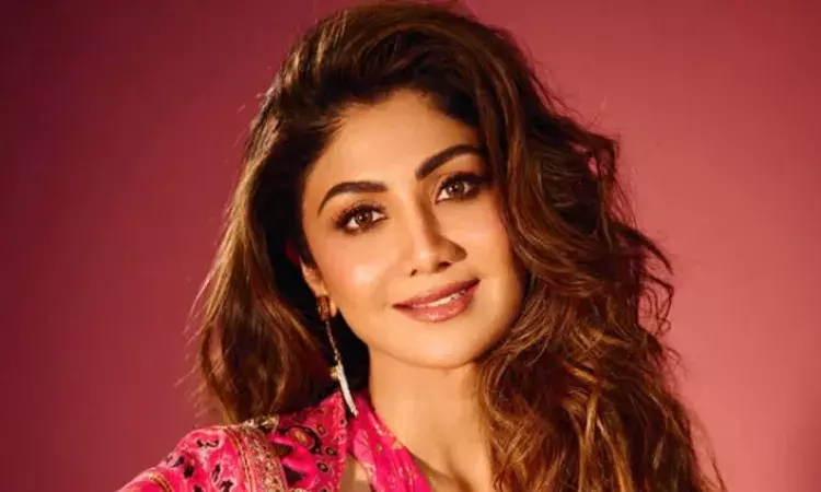 నటి ఇంటికి పోలీసులు.. 60 కోట్లపై ఆరా..!