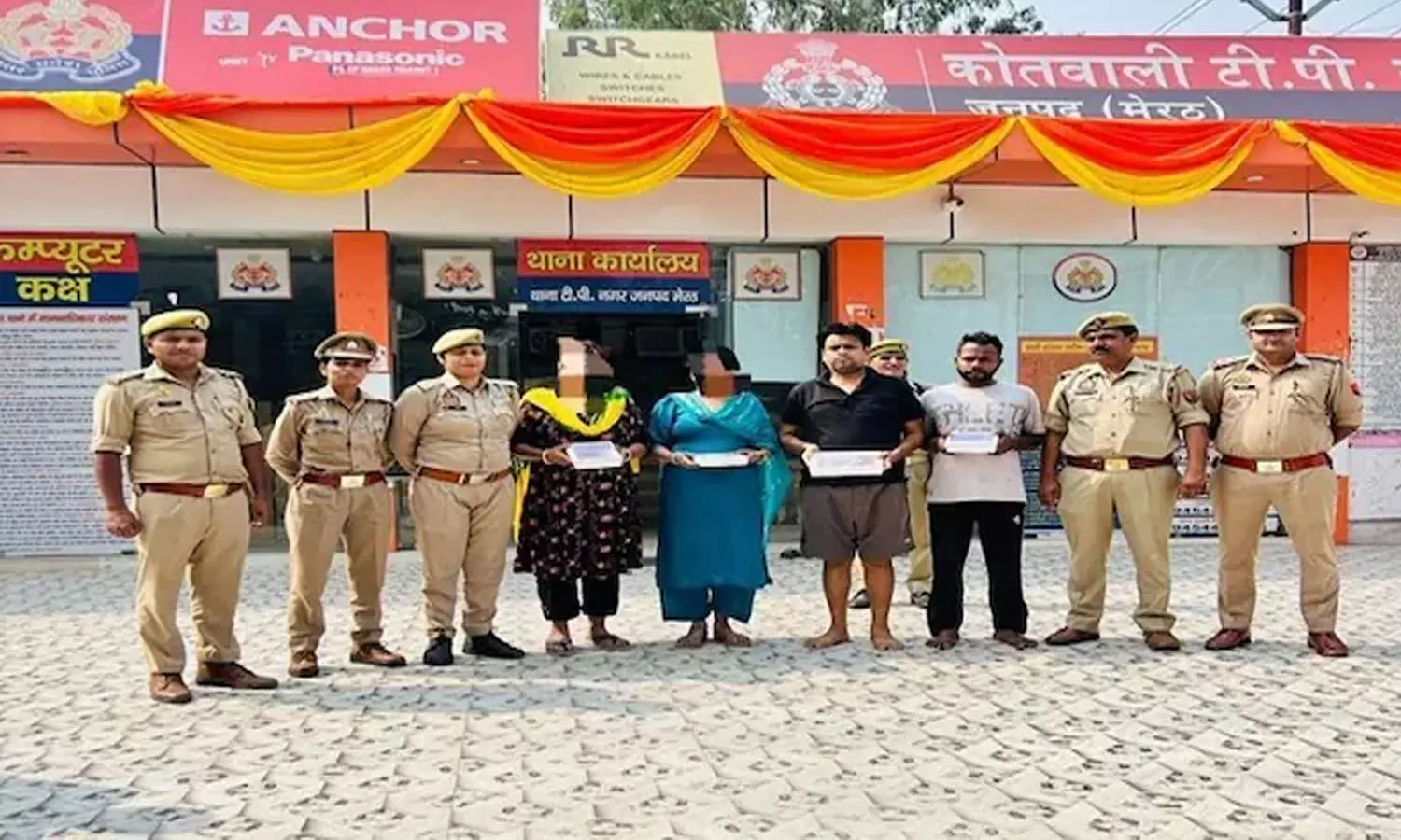 UttarPradesh, woman robs Rs 30 lakh from husband, brother kidney treatment UttarPradesh, woman robs Rs 30 lakh from husband, brother kidney treatment