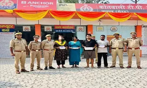 UttarPradesh, woman robs Rs 30 lakh from husband, brother kidney treatment