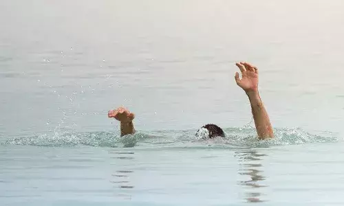 చెరువులో పడి వృద్ధురాలు, ఆమె మనవరాలు మృతి