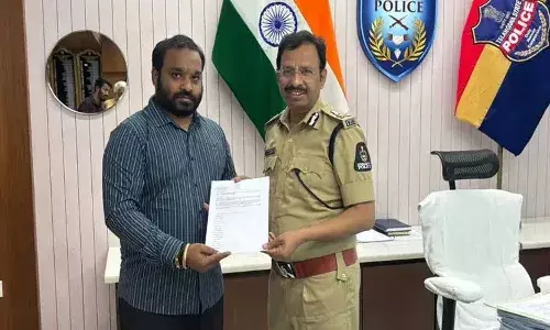 యంగ్ టైగర్ ఎన్టీఆర్ ఫోటోల మార్ఫింగ్.. సీపీ సజ్జనార్కు ఫ్యాన్స్ ఫిర్యాదు.!