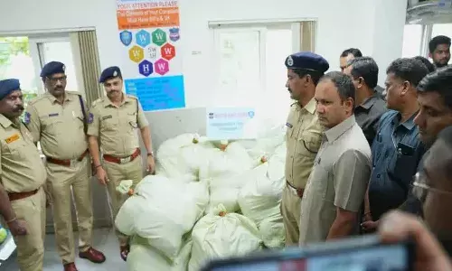 చిన్ననాటి స్నేహితులు.. కోట్ల విలువైన గంజాయిని స్మగ్లింగ్ చేస్తూ ఎలా పట్టుబడ్డారంటే.?