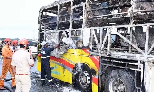 Andrapradesh, Kurnool bus accident, Bus Fire, Vemuri Kaveri Travels Andrapradesh, Kurnool bus accident, Bus Fire, Vemuri Kaveri Travels