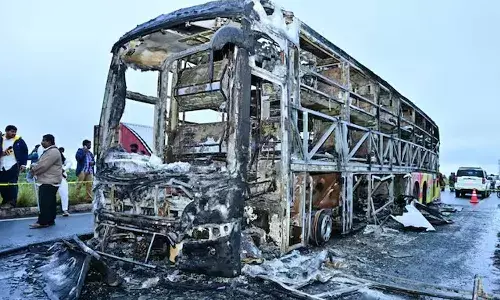 Kurnool bus accident, Vemuri Kaveri Bus, Fire, APnews Kurnool bus accident, Vemuri Kaveri Bus, Fire, APnews