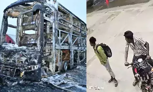 కర్నూలు బస్సు ప్రమాదం.. బైక్ నడిపి చనిపోయిన శివశంకర్పై ఎర్రిస్వామి ఫిర్యాదు కర్నూలు బస్సు ప్రమాదం.. బైక్ నడిపి చనిపోయిన శివశంకర్పై ఎర్రిస్వామి ఫిర్యాదు