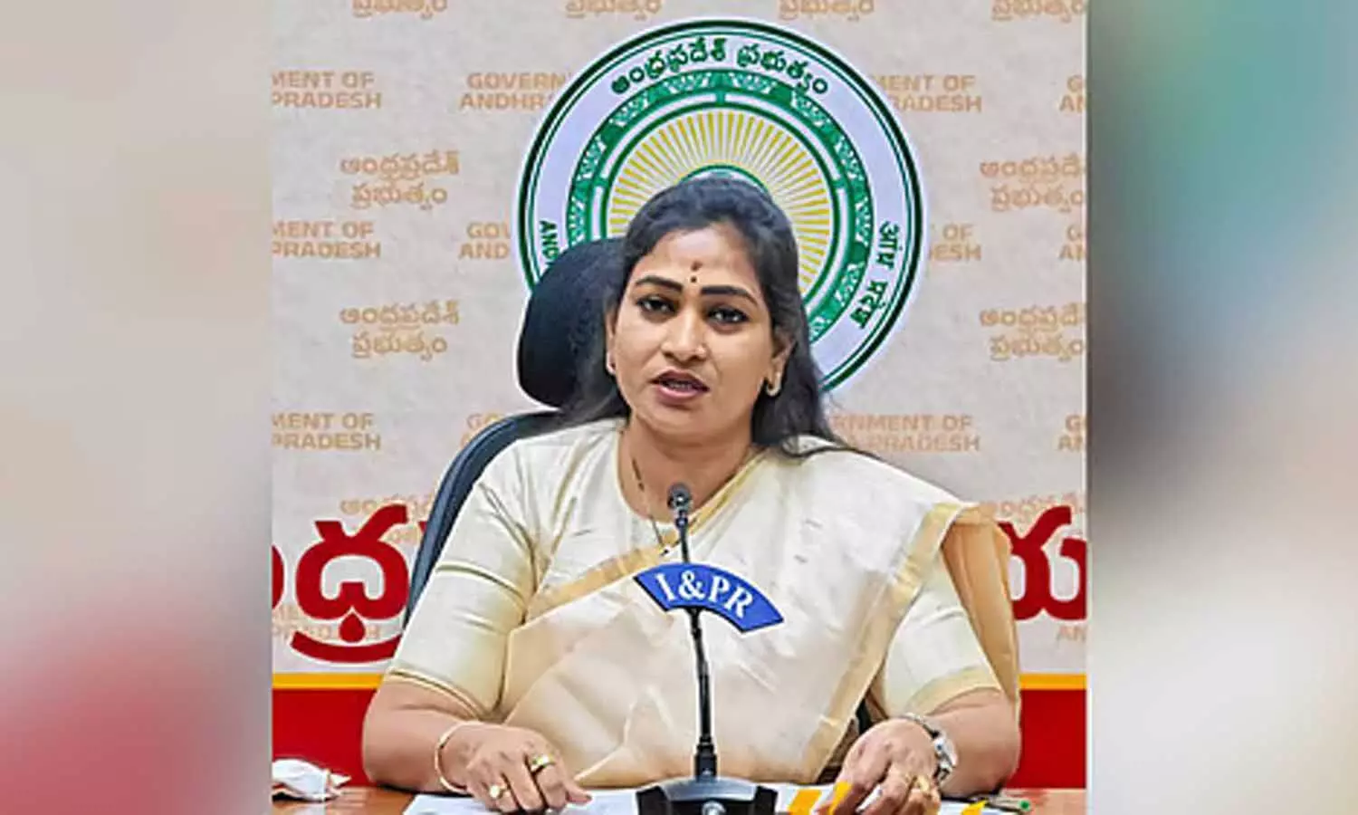 తుఫాన్ వార్తలపై సోషల్, డిజిటల్ మీడియా సంయమనం పాటించాలి తుఫాన్ వార్తలపై సోషల్, డిజిటల్ మీడియా సంయమనం పాటించాలి