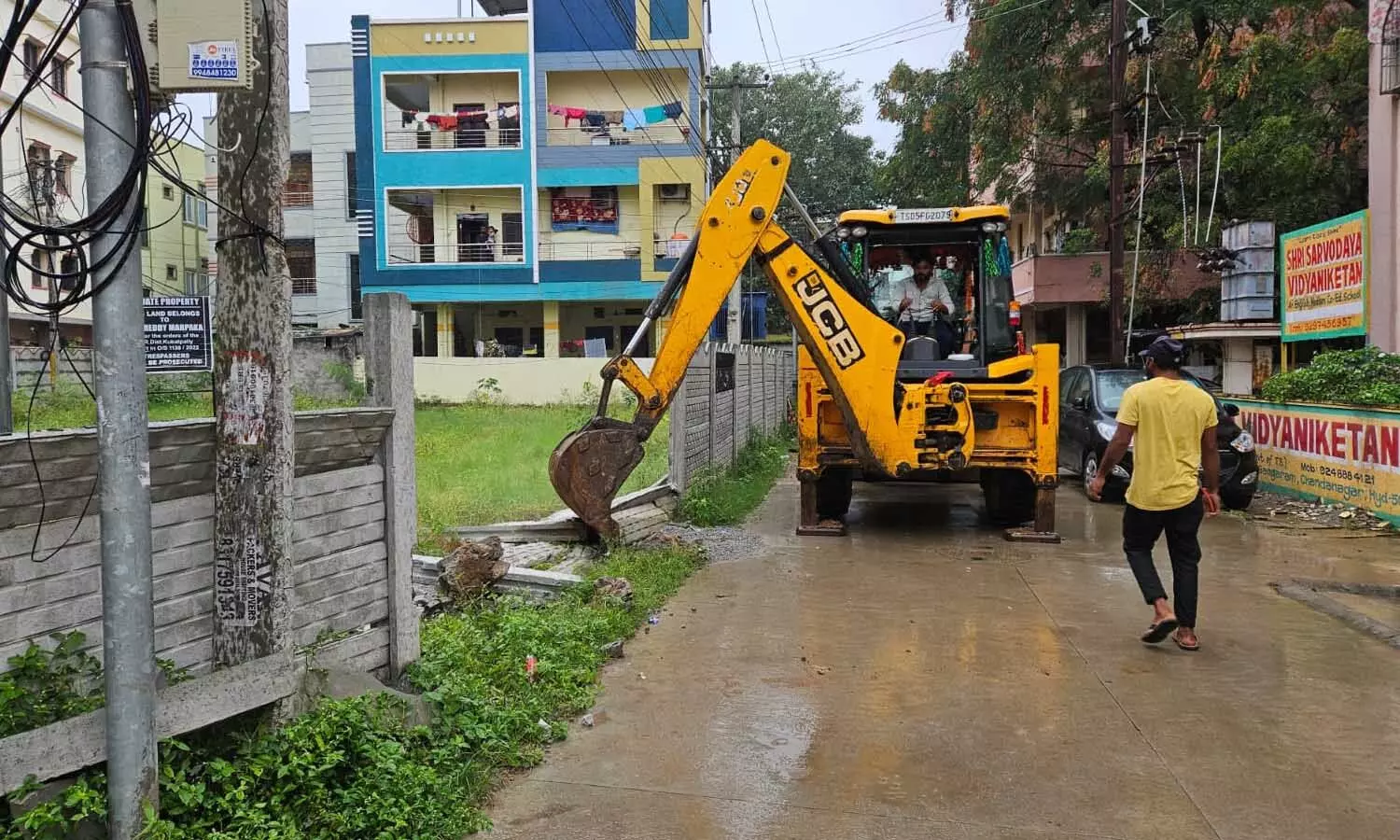 1.27 ఎకరాల పార్కు స్థలాన్ని కాపాడిన హైడ్రా 1.27 ఎకరాల పార్కు స్థలాన్ని కాపాడిన హైడ్రా