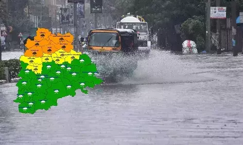 తెలంగాణలో భారీ వర్షాలు.. రెడ్ అలర్ట్ జారీ చేసిన ఐఎండీ తెలంగాణలో భారీ వర్షాలు.. రెడ్ అలర్ట్ జారీ చేసిన ఐఎండీ