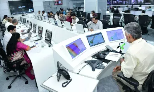 మొంథా తుఫాను ప్రభావంపై సీఎం చంద్రబాబు వరుస సమీక్షలు మొంథా తుఫాను ప్రభావంపై సీఎం చంద్రబాబు వరుస సమీక్షలు