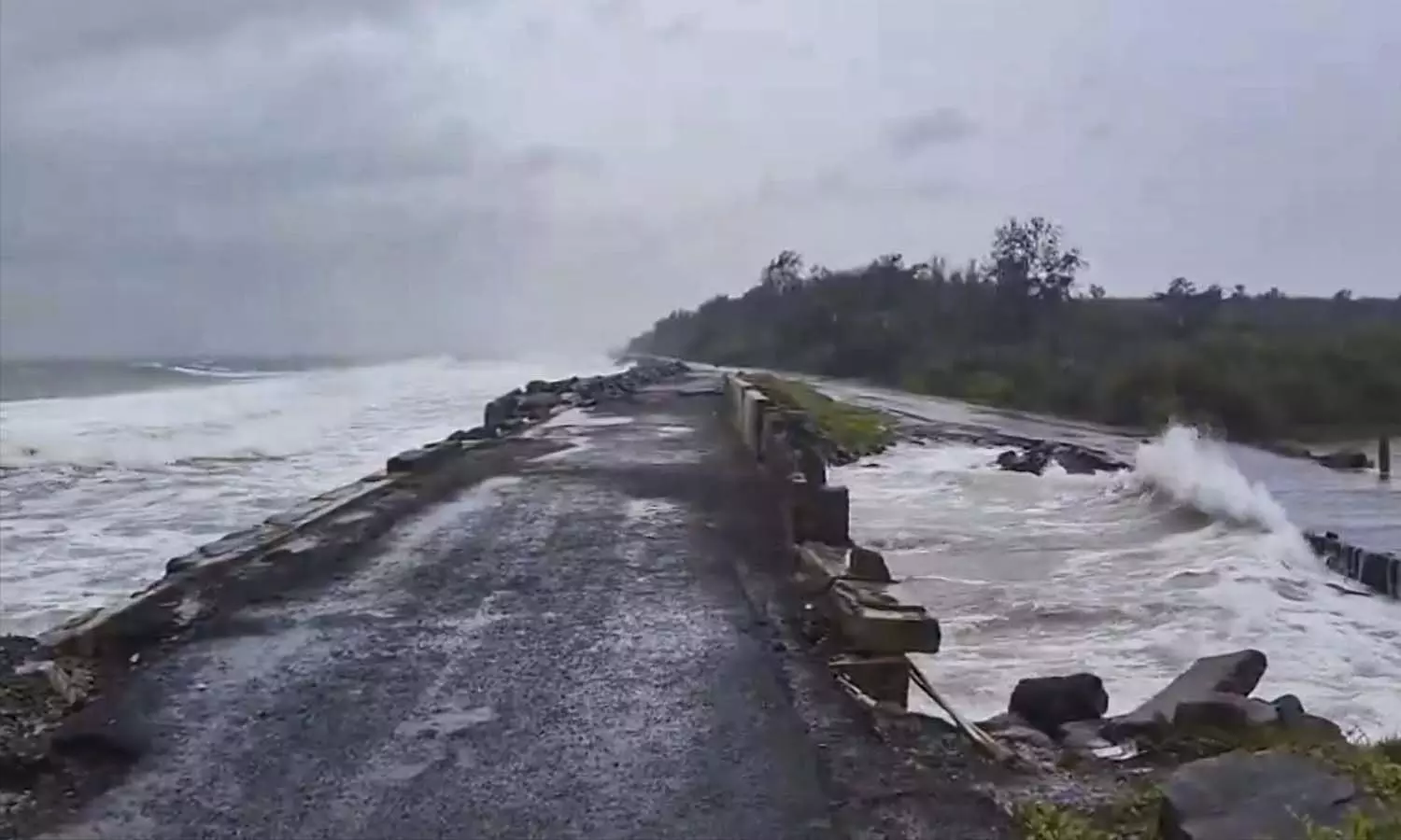 Cyclone Montha, AP coast, havoc, APnews, Vijayawada Cyclone Montha, AP coast, havoc, APnews, Vijayawada