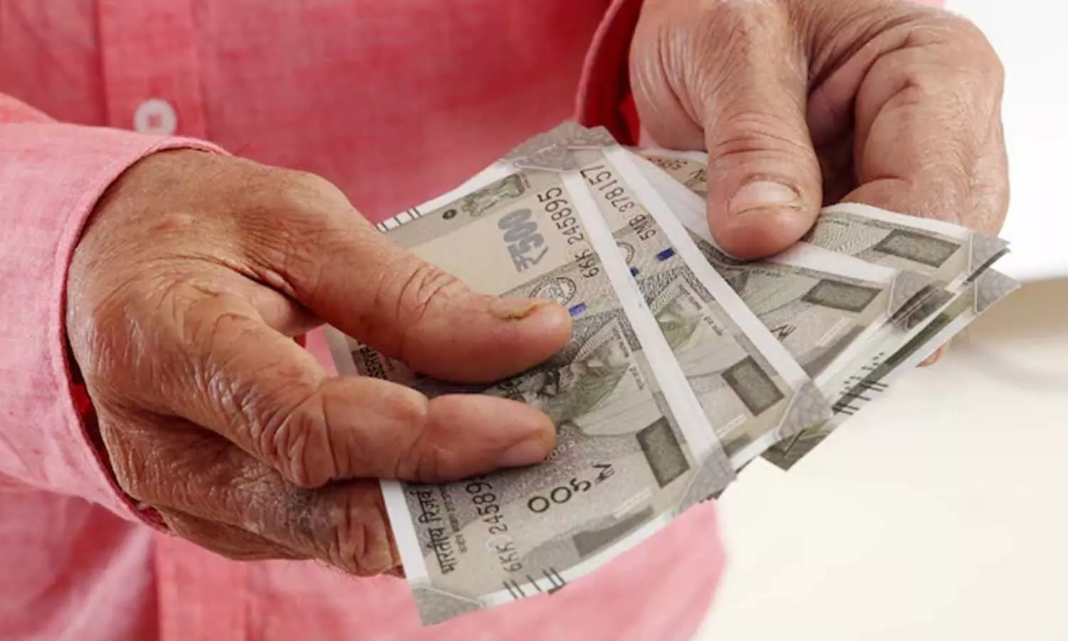 దొంగ నోట్లు బాగా పెరిగిపోయాయి.. మీ చేతిలో ఉన్నది ఏదో చూసుకోండి కాస్త.!