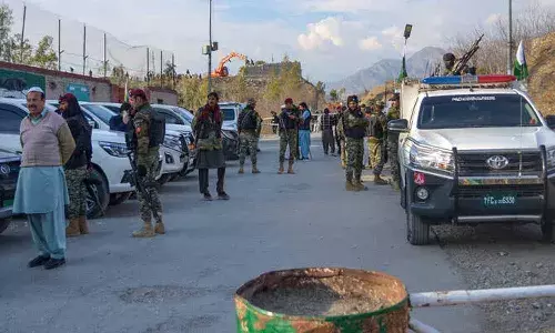 ఉగ్రవాదులతో ఘర్షణ.. పాక్ ఆర్మీ కెప్టెన్ హతం