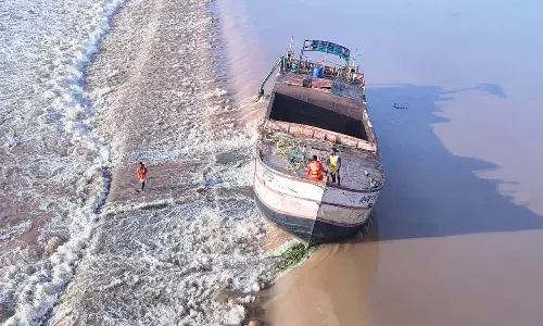 Andrapradesh, Nellore District, Penna River Barrag, Cyclone Montha, Andrapradesh, Nellore District, Penna River Barrag, Cyclone Montha,