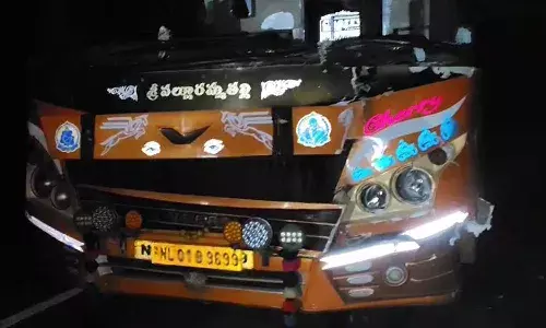 Two more bus accidents, Telangana, hit tractors,Buggabavigudem