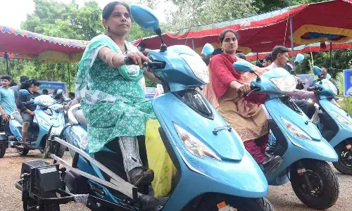 Andhrapradesh,Three wheeler motorcycles, disabled, APnews,Minister Veeranjaneyaswamy