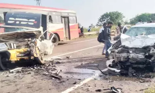 Fatal road accident,Karnataka, Four Telangana residents died Fatal road accident,Karnataka, Four Telangana residents died