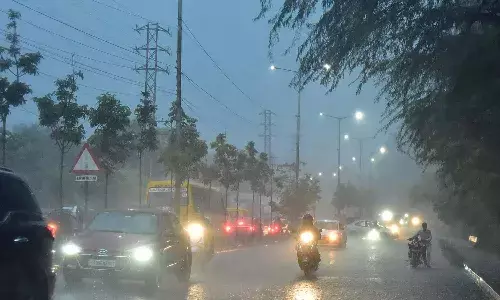 Heavy rains, thunder, Telangana, AP, Meteorological Center