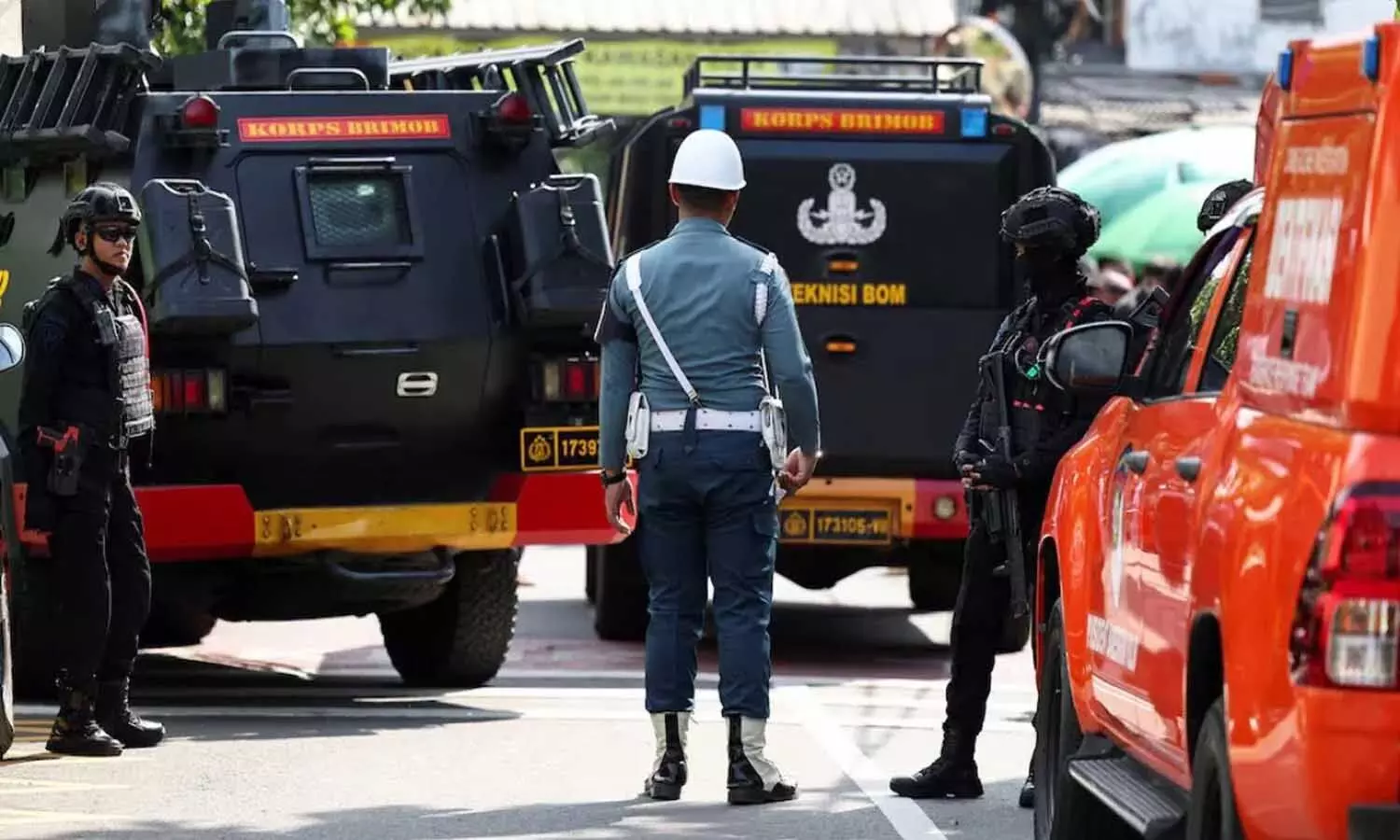 మసీదులో శుక్రవారం ప్రార్థనల సమయంలో భారీ పేలుడు.. 54 మందికి తీవ్ర గాయాలు