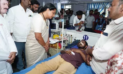 Chevella Bus Accident : రూ. 7 లక్షలు ఏమాత్రం సరిపోవు.. కోటి రూపాయలు ఇవ్వాల్సిందే..! Chevella Bus Accident : రూ. 7 లక్షలు ఏమాత్రం సరిపోవు.. కోటి రూపాయలు ఇవ్వాల్సిందే..!